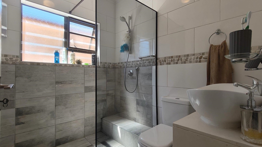 2 Bedroom Property for Sale in Hartenbos Central Western Cape